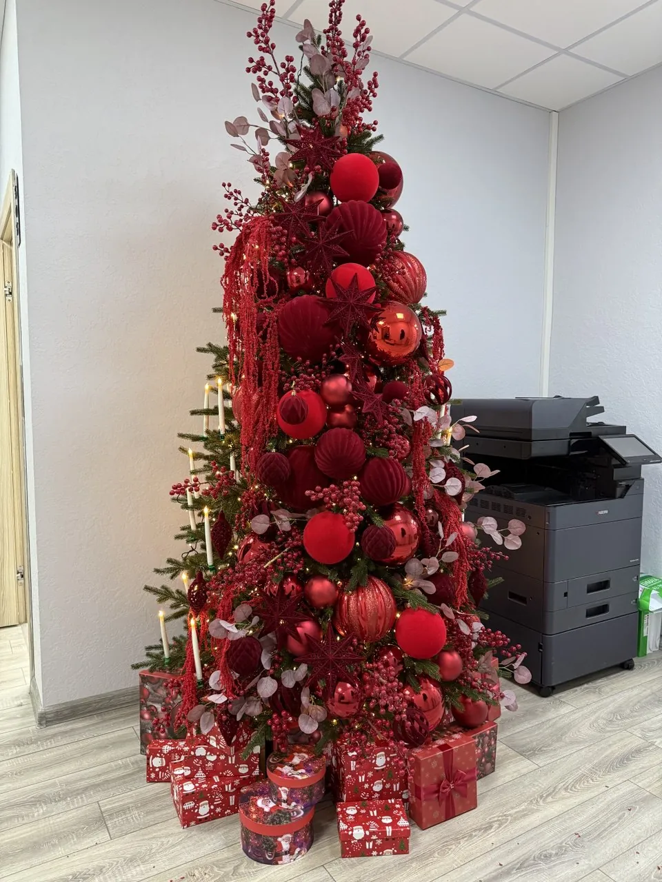 Офисы и бизнес — оформление ёлкой от ZIMA DECOR, объект 3